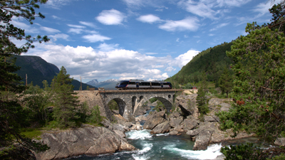 Hurtigruten med Raumabanen